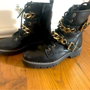Carvel a black chain boots size 7 like new